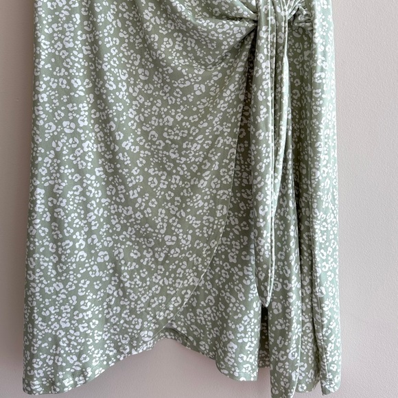 nine britton Green and White Animal Print Stretch Wrap Dress, Size Large - Picture 3 of 16
